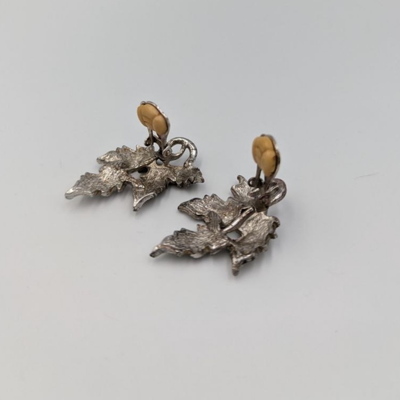 Vintage EMMONS Clip On Earrings Silver Tone Metal Leaf Design Textured - Picture 8 of 12